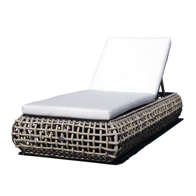 Стильный плетеный лежак серого цвета для отдыха на свежем воздухе Dynasty Skyline Design - фото