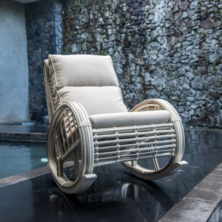 Комфортное плетеное кресло-качалка для отдыха дома или в саду Taurus Off White Skyline Design - фото