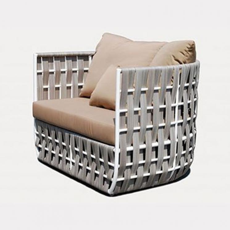 Плетеное кресло из искусственного ротанга с подушкой Strips Skyline Design - фото