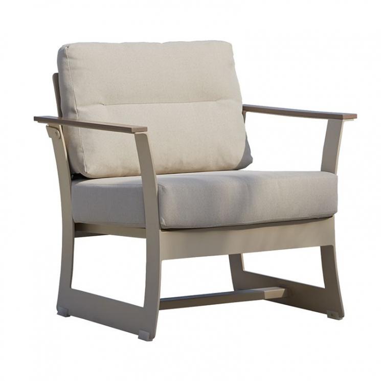 Бежевое кресло с деревянными подлокотниками Rhone Skyline Design - фото