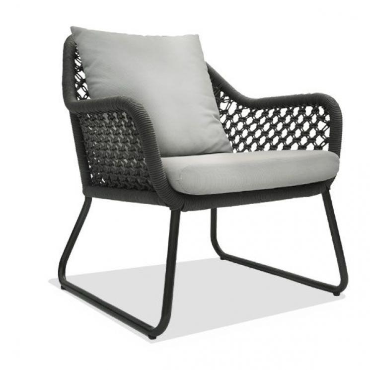 Металлическое балконное кресло с мягкой подушкой и узорным плетением Moma Skyline Design - фото
