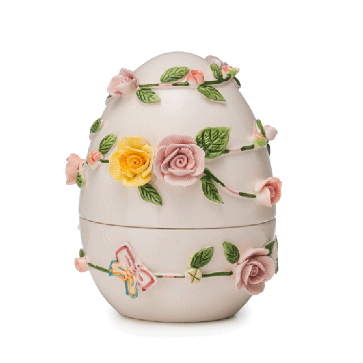 Фарфоровая шкатулка-яйцо с лепным декором ручной работы «Розы» Palais Royal - фото