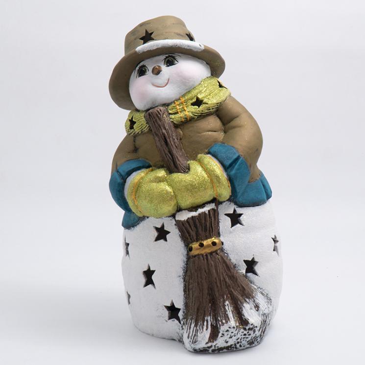 Статуэтка с LED-подсветкой «Снеговик с метлой в бронзовой шляпке» Villa Grazia - фото