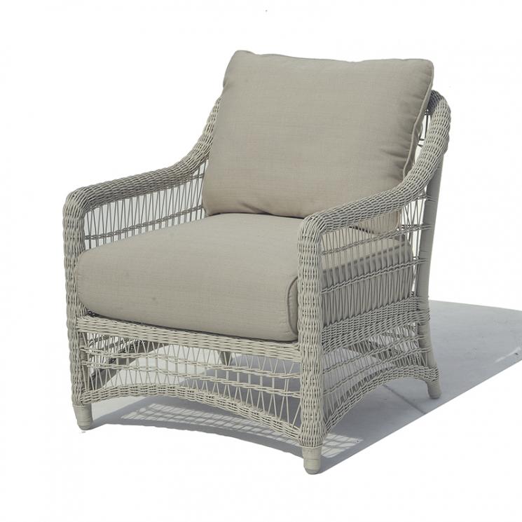 Белое плетеное кресло с подушками для отдыха на свежем воздухе Arena Skyline Design - фото