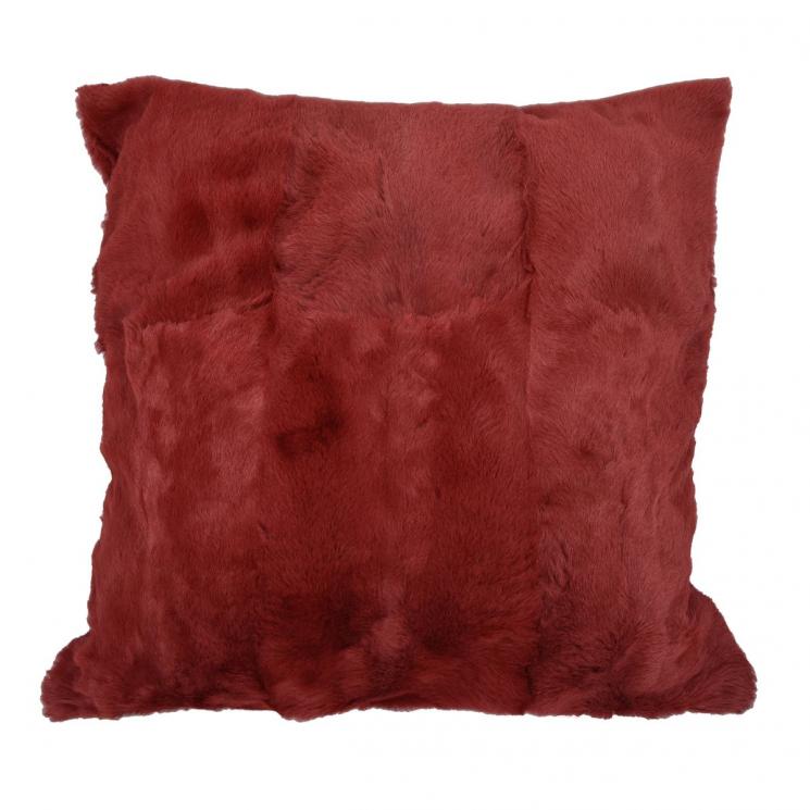 Пушистая декоративная наволочка из натурального меха красного цвета  - фото