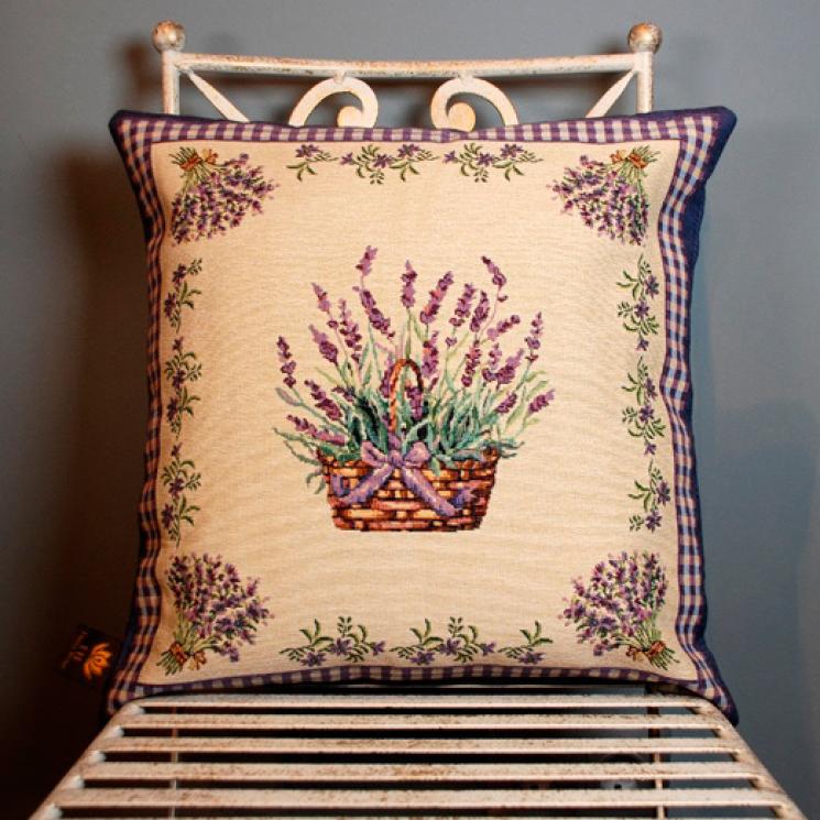 Гобеленовая наволочка с изображением цветов в плетеной корзинке "Лаванда" Emilia Arredamento - фото