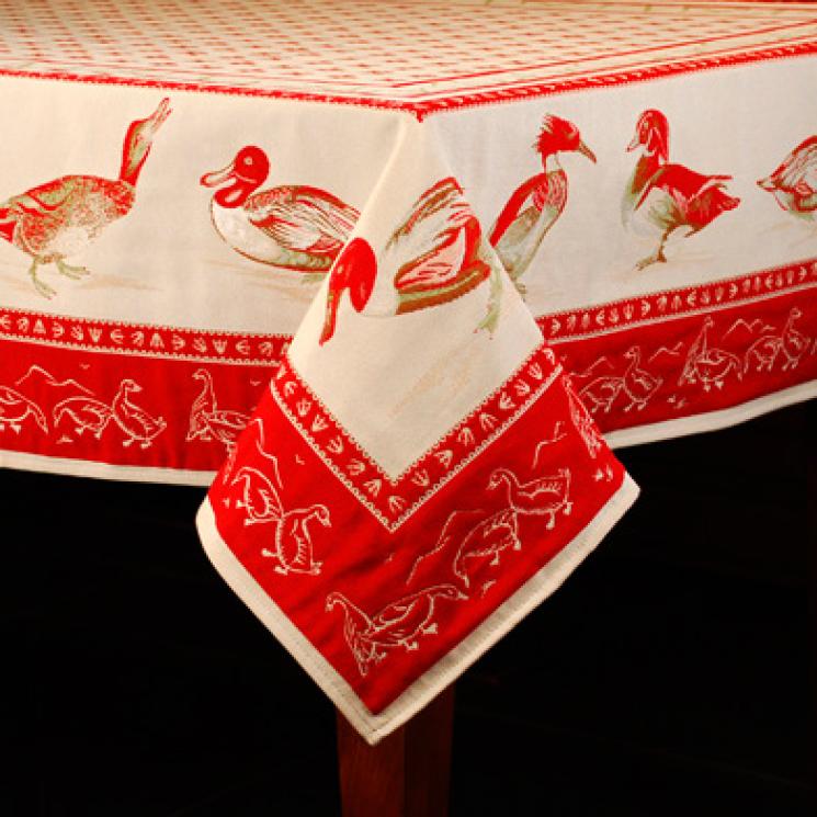 Бежевая гобеленовая скатерть с красной каймой и изображением птиц "Уточки" Emilia Arredamento - фото