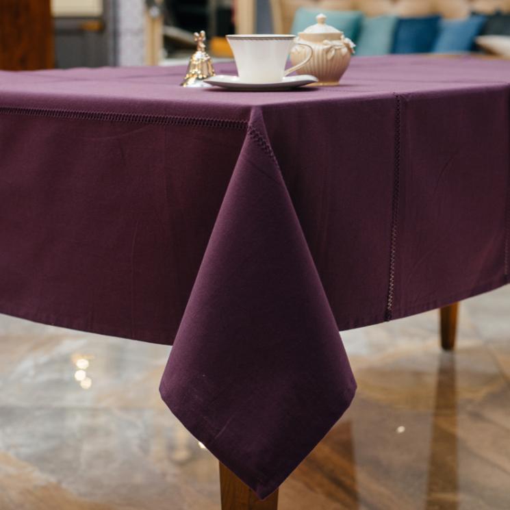 Фиолетовая скатерть из натурального хлопка с мережечным декором Violet Tint - фото