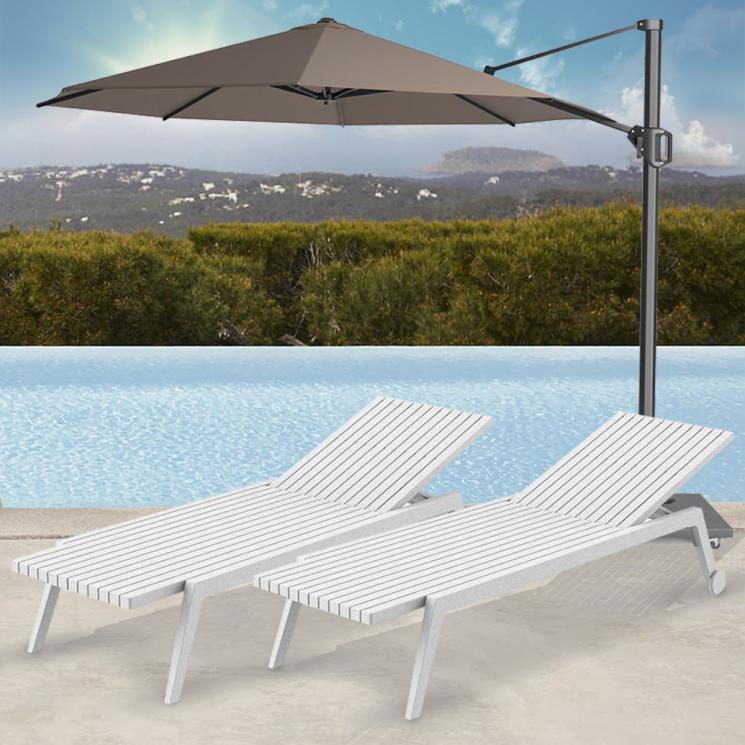 Комплект для отдыха из 2-х шезлонгов и зонта в минималистическом стиле - фото