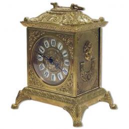 Часы для камина золотистого цвета из латуни