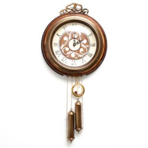 Часы настенные старинные с гирями и маятником