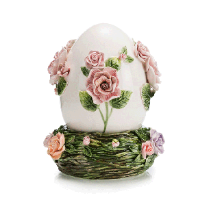 Фарфоровое яйцо-шкатулка с лепным декором "Розы"