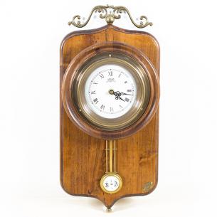 Часы с маятником из антикварного дерева и латуни