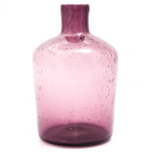Бутылка из пурпурного стекла с пузырьками воздуха