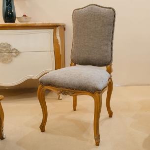 Элегантный стул с мягким сиденьем и основой из натурального дерева Luis XV