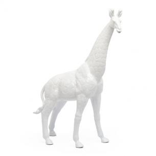 Высокая керамическая статуэтка в виде жирафа белого цвета