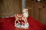 Большая новогодняя статуэтка оленя Санты «Зимний сюрприз» Fitz and Floyd  - фото