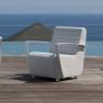 Белое мягкое кресло для террасы Axis Skyline Design  - фото