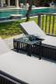 Шезлонг с мягким матрасом на металлическом каркасе для отдыха на террасе Horizon Skyline Design  - фото