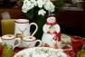 Праздничный фигурный бисквитник из керамики с ручной росписью "Рождество со снеговиком" Certified International  - фото