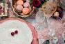 Тарелка подставная из розовой керамики с рельефом "Артишок и птица" Bordallo  - фото
