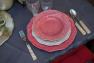 Тарелка подставная из розовой керамики с рельефом "Артишок и птица" Bordallo  - фото