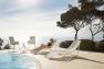 Белый шезлонг в стиле модерн для отдыха на террасе Ibiza Vondom  - фото