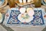 Прямоугольное синее блюдо с цветочным узором и изображением петуха "Утро в деревне" Certified International  - фото