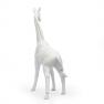 Высокая керамическая статуэтка в виде жирафа белого цвета Mastercraft  - фото