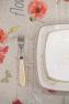 Скатерть с рюшами и акриловой пропиткой "Маки и ромашки", 140×180 см Emilia Arredamento  - фото