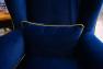 Высокое мягкое кресло ручной работы с обивкой из синего велюра Bergere   - фото