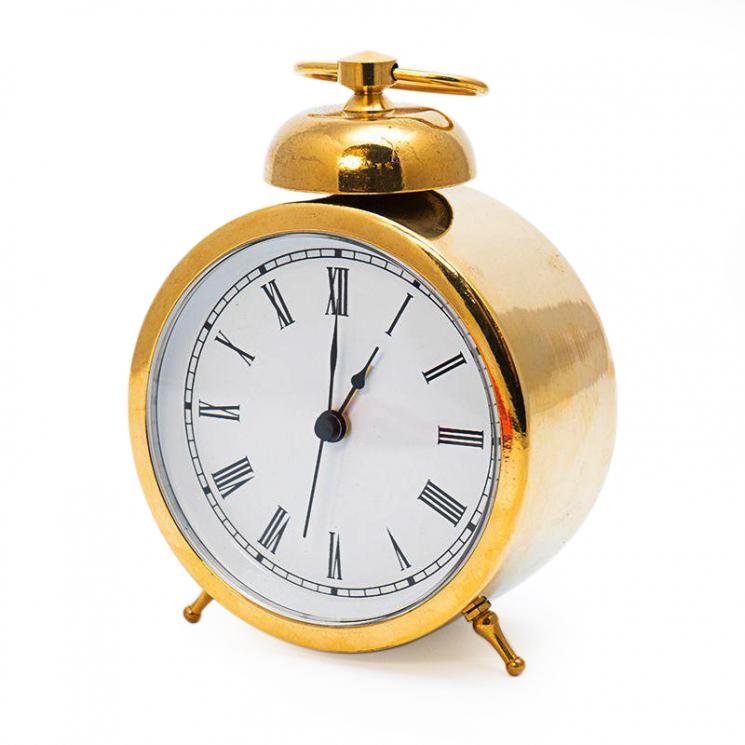 Металевий будильник у золотому кольорі з білим циферблатом Alberti Livio - фото
