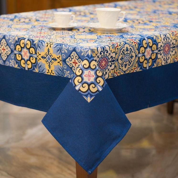 Гобеленова прямокутна скатертина з синьою облямівкою "Манізес Валенсія" Emilia Arredamento - фото