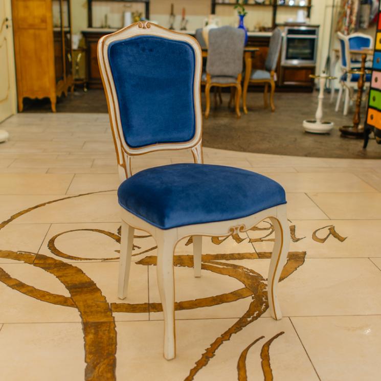 Елегантний стілець з сидінням і спинкою, оббитими синім оксамитом Rafael  - фото