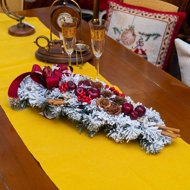 Засніжена гірлянда із штучних ялинових гілок із червоним декором Villa Grazia - фото