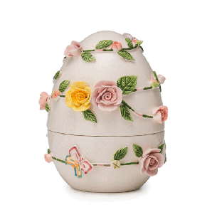 Порцелянова скринька-яйце з ліпним декором "Троянди"