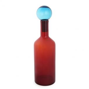 Висока червона ваза у формі пляшки з пробкою-колбою