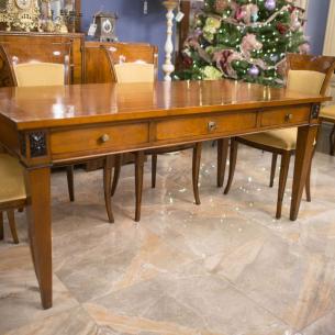 Солідний письмовий стіл Mocape для респектабельного кабінету в класичному стилі