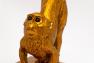 Настільна лампа "Мавпочка" золотого кольору з чорним абажуром Hilda Exner  - фото