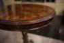 Круглий столик з інкрустованою стільницею та різьбленими ніжками Jonathan Charles  - фото