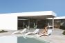 Білий шезлонг у стилі модерн для відпочинку на терасі Ibiza Vondom  - фото