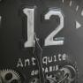 Стильний настінний годинник з чорним циферблатом та об'ємними цифрами CadrAven  - фото