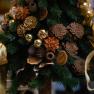Новорічна ялинка з високим стовбуром та золотистим декором Villa Grazia  - фото