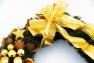 Різдвяний штучний вінок із золотистими іграшками та натуральним декором Villa Grazia  - фото