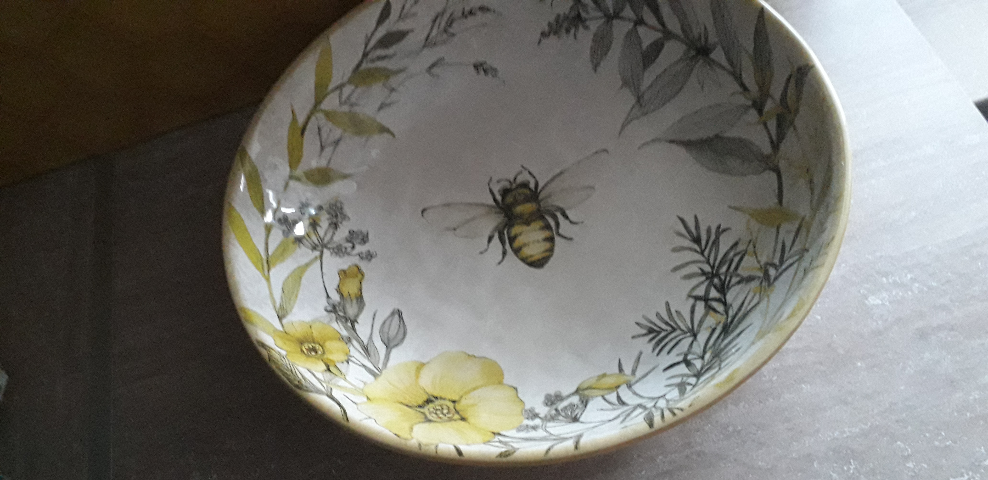 Фото-отзыв пользователя к товару: Салатник с изображением цветов и пчелы "Сладкий мед"
