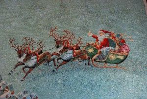 Санта-Клаусы на скатерти Рождество