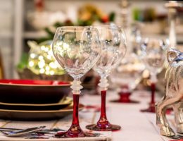 Стеклянные бокалы для вина и воды на красной ножке Villa Grazia Premium