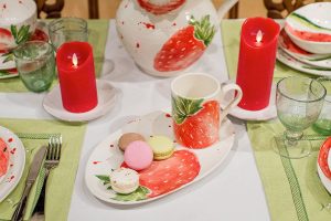 Восхитительная посуда из коллекции «Фруктовый коктейль» с ягодными принтами